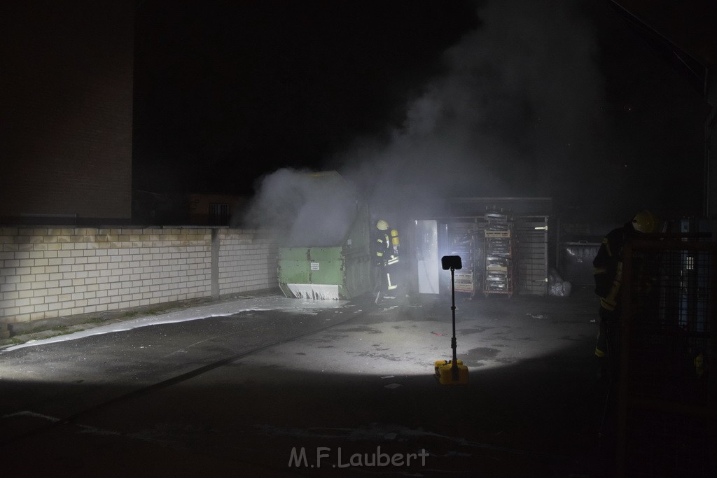 Feuer Papp Presscontainer Koeln Hoehenberg Bochumerstr P104.JPG - Miklos Laubert